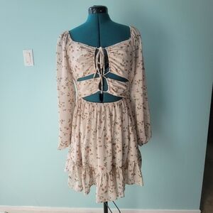 NWT ✨️ Flowy Floral Front Tie Up Cream Long Puff Sleeve Dress